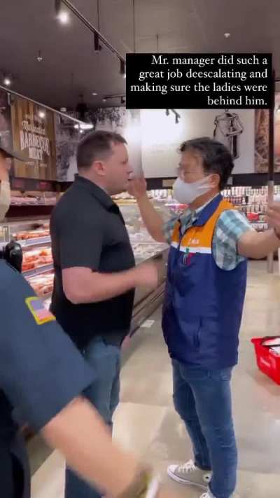 Maskless asshole refuses to leave Korean H Mart