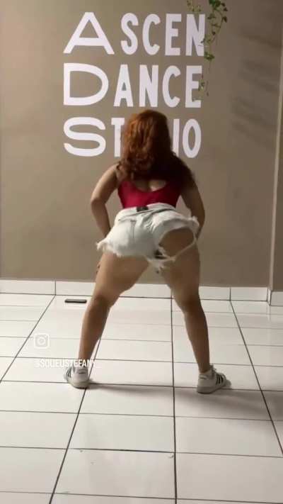 Stefany ruiva gostosa rabuda