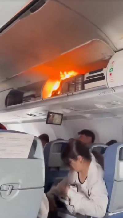 A lithium battery in a passenger’s overhead bag caught fire mid-air on an Air China flight, forcing an emergency landing in Shanghai. No one was injured. 18/10/2025