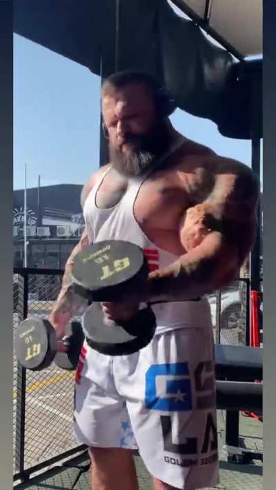 This BodyBuilder is an Absolute Unit