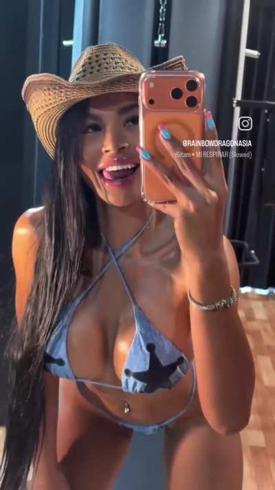 Legs or tits??