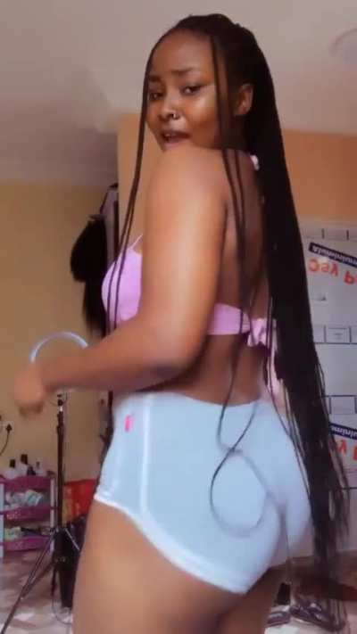 Ella Chi