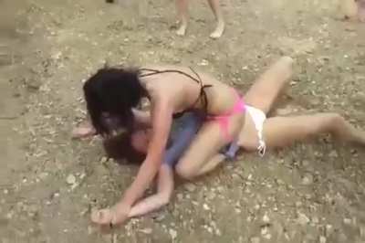 Bikini brawl between 2 hot girls
