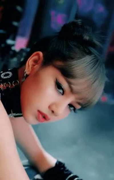 lisa getting her ass fucked 🥵, her expressions omg