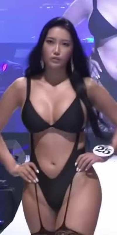 Do you like the lingerie of this Korean girl?