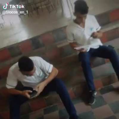 Yo y mi compa en la escuela