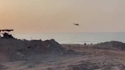 Low flying Blackhawk over Gaza gets targeted(?), deploys flares & makes a quick u-turn