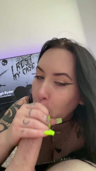 learning how to deep throat a big cock is hard but i think i’m getting the hang of it!