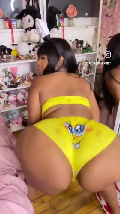 🍑🍑👀