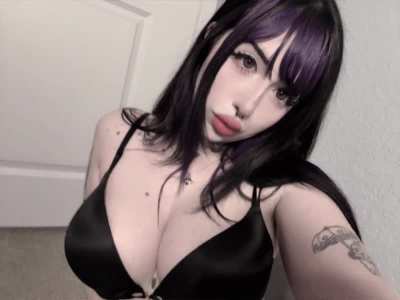 who wants to be my submissive bf that worships the ground i walk on?