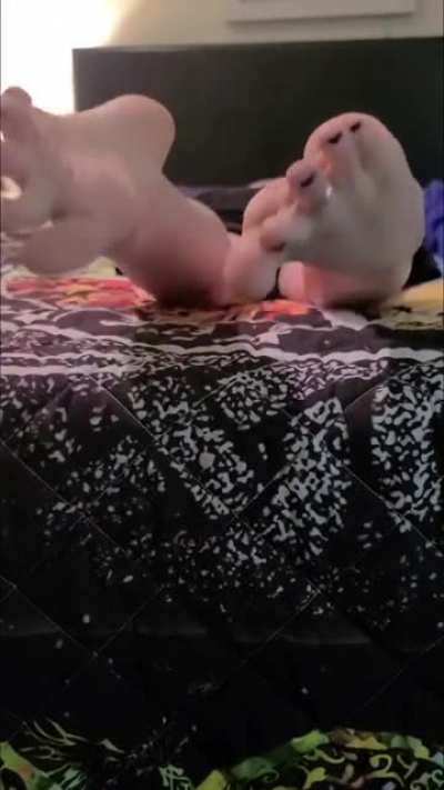 I love how weak and horny my feet make you