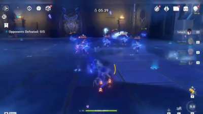 The projectiles of Yelan's burst appear to have a homing effect like Yanfei's normal attacks