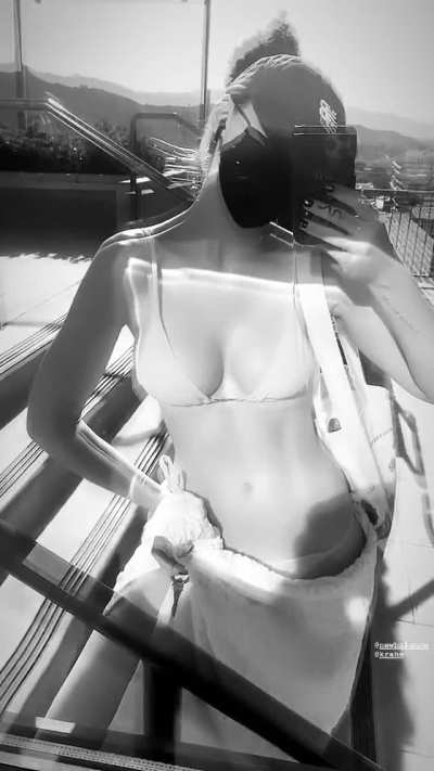 Dove with bikini top