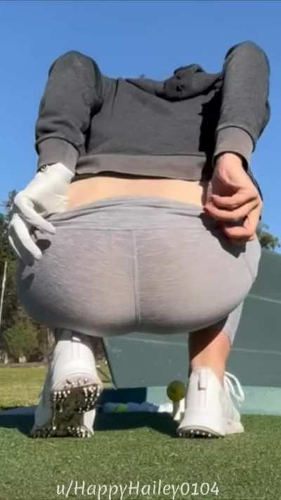 Happy<wbr>Haile<wbr>y0104 flashes her MILF ass at the driving range