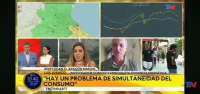 Profesor enseñándole a hablar con propiedad a conductora de TN