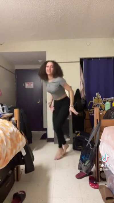Braless dancing 😍