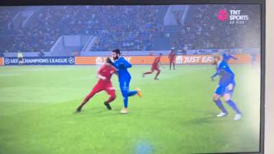 Possible the greatest ball recover of all times