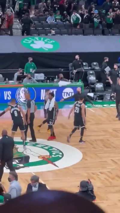 [Highlight] Kyrie Irving appears to steps on Boston logo menacingly