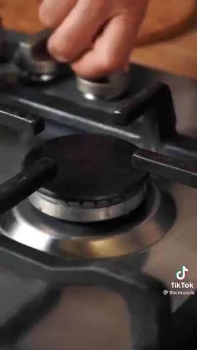 he do be cooking