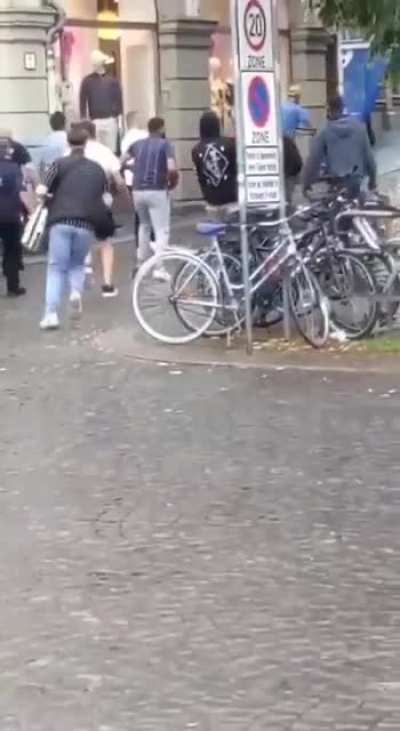 Crowd of passengers fight a guy who randomly stabbed people in the german city würzburg