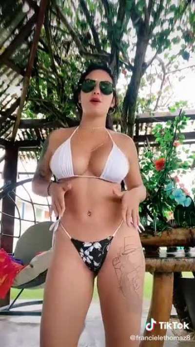 Franciele Thomaz (@fra<wbr>nciel<wbr>ethom<wbr>az8)
