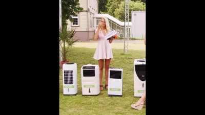 Anne Kathrin Kosch windy upskirt , small black panties