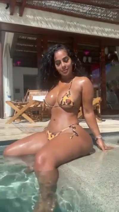 👙💦💎