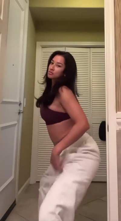 Nikki Blades Twerk