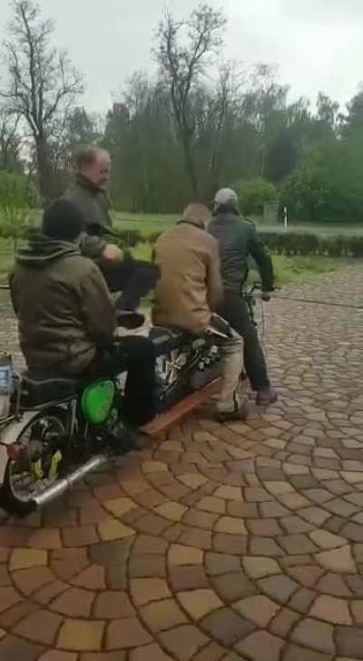 Следу<wbr>ющая остан<wbr>овка Варшава