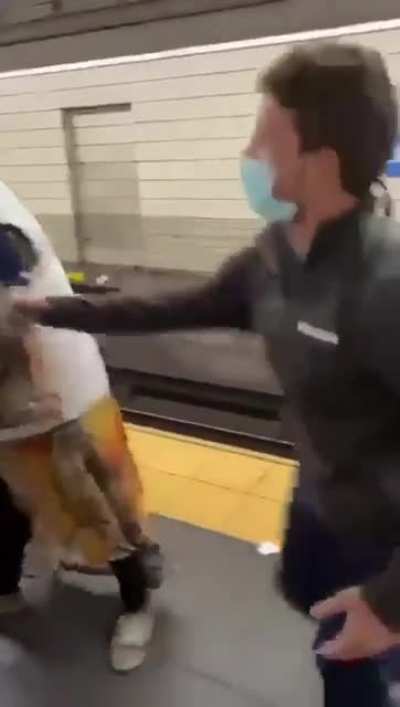 A Mortal Kombat move in the New York subway