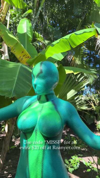 Snake girl in the jungle 🐍🌴