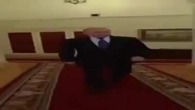 Pare de rebolar para a camera... E VIRE UM HOMEM!!!