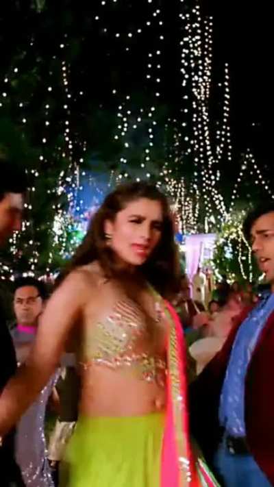 Alia Bhatt shakes