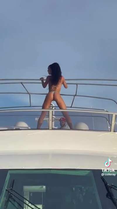 yacht girl ✌️