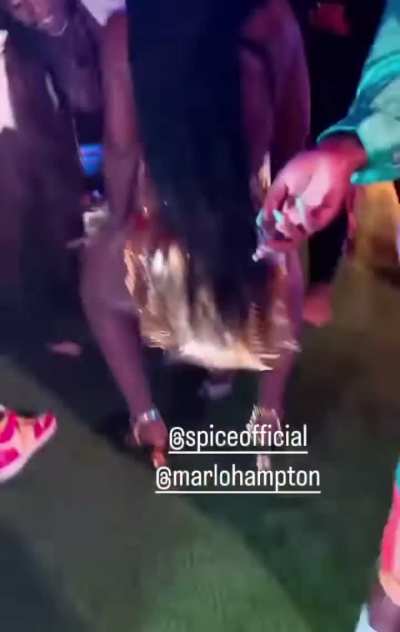 Twerking in gold