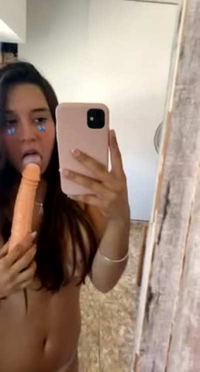 I need a replacement for this dildo, any volunteers?😋