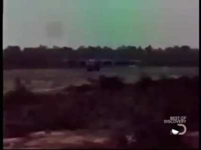 С-130 специально модифицировали, чтобы приземлиться на стадионе для спасения заложников в Иране в 1980 году.