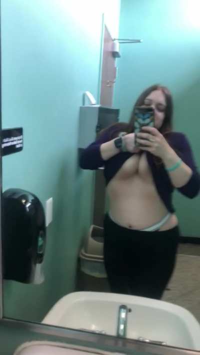 It’s been a min since I’ve done a work titty drop 😻 happy titty Tuesday to alllll