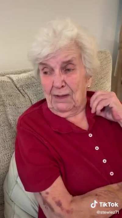 Grandmas Fan-mail is a overwhelmed full of emotions!