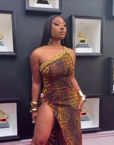 Oh fuck she looks so sexy!<wbr>😍😍😍😍😍<wbr>😍😍😍😍😍