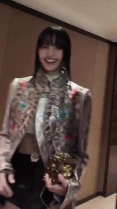 Lisa in Paris🤤