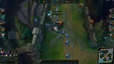 Tryndamere dives Quinn