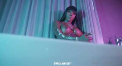 Goat👸 Parris