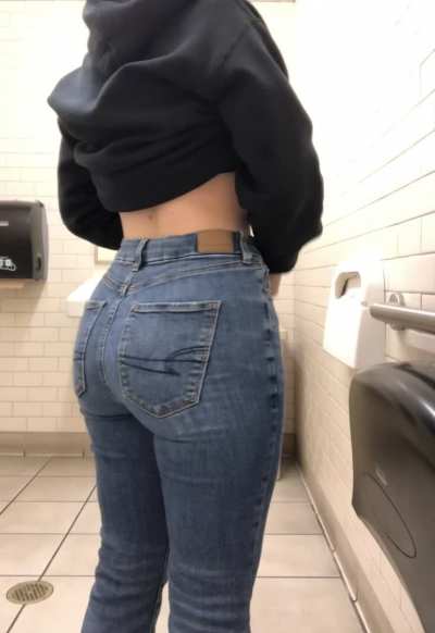 Titty reveal on break 🤫