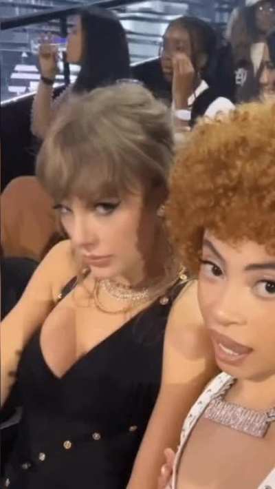 Goddess Tay tonight the VMA's