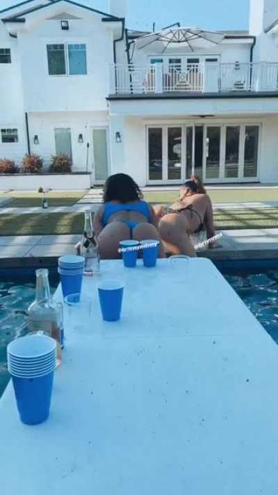 👀