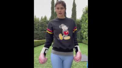 Alexandra Daddario camel-toe GIF (YouTube)
