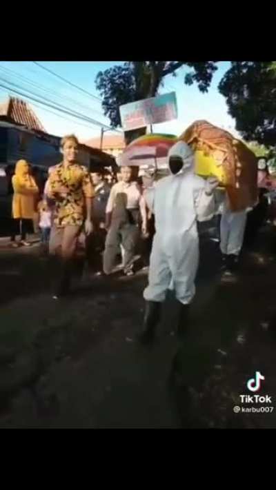 when the body falls out during funeral procession