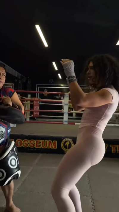 Melissa Mustafa - Alban<wbr>ian/B<wbr>osnia<wbr>n Muay Thai