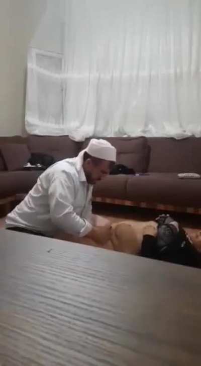 adama bak kadının üstünde kpssye hazırlandı amk